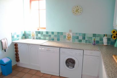 Lots of kitchen to play with. Lounge